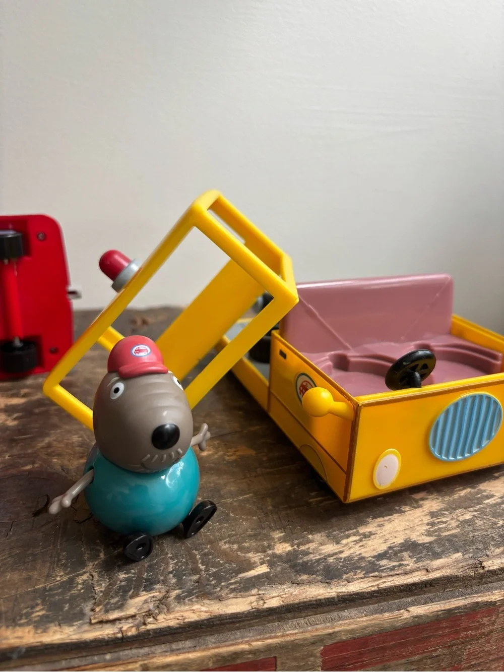 Peppa Pig Grand Dad Dogs Reacue Tow Truck and red car. Jazwares UK 2003